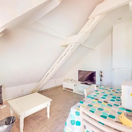 1 Bedroom Beautiful In Apartment *